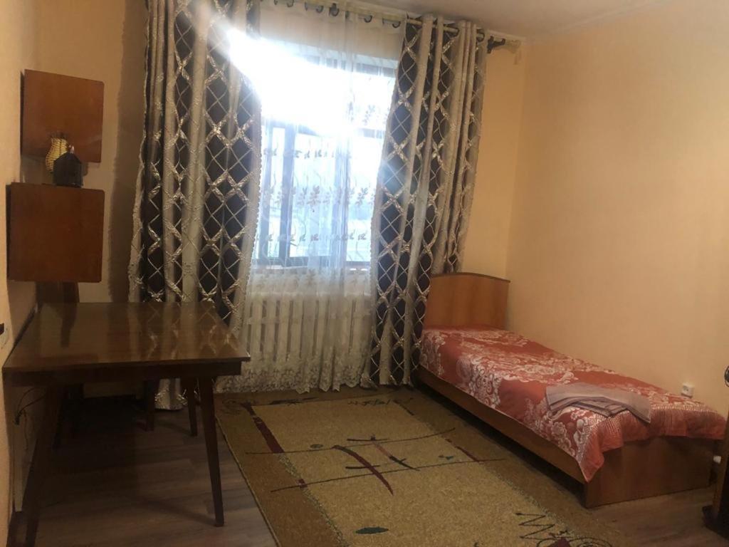 Отель Гостевой Дом VIP Ош Экстерьер фото